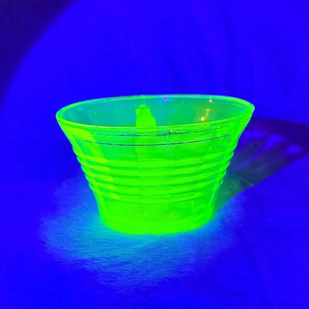Vintage Anchor Hocking Circle Uranium Green Depression Tea‎ Cup Glows